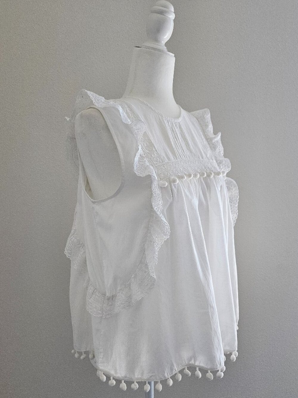 Zara Woman White Lace Ruffle Pom Pom Sleeveless Blouse Medium - Picture 2 of 9